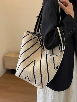 Модна работа Плетена чанта с голям капацитет Жени 2023 Нова ежедневна чанта за рамо Голяма пазарска чанта