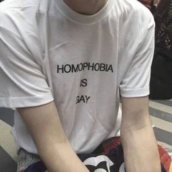Хомофобията е гей унисекс печатна тениска Причинно-следствено улично облекло 90-те гръндж дрехи Памук O Neck Graphic Tee LGBT тениска Женски върхове