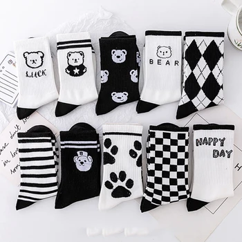 Жени Harajuku чорапи раирани памучни чорапи сладък карикатура черно и бяло мечка чорапи дами прекрасен животински модел