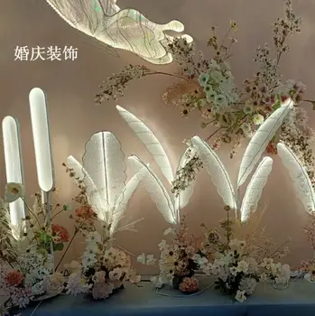 Нов сватбен фон декорация подпори перо лампа свети банан листа пеперуда пресичане на пътя, за да доведе сватбените прозорци s