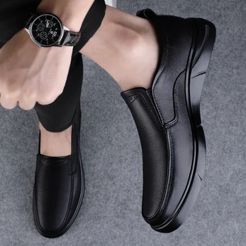 Мъжки нови ежедневни обувки от естествена кожа Луксозна марка мокасини Комфортни универсални мокасини Дишащо приплъзване на черни обувки за шофиране