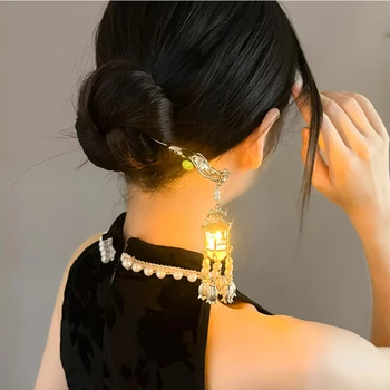 2023 Китайски фенер щипка за коса клипове Пръчки за коса LED светлина аксесоари за коса за жени Детски ретро лотосови цветя пискюл Headpieces