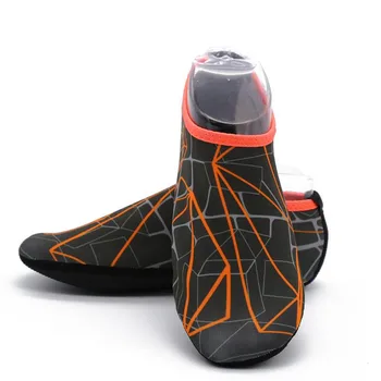 водни обувки Мъжки обувки за плуване Аква плажни чорапи големи плюс размер маратонки за мъже шарени цветни Zapatos Hombre високо качество