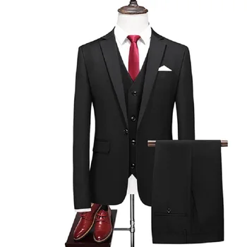 Мъжки костюми Сватбен костюм за мъже Кум Три Peices костюм (яке + панталони + жилетка) Черен костюм по поръчка