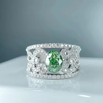 SGARIT 18K злато 1.01 карата зелен овален шлифован диамантен пръстен широка версия яснота срещу инкрустиран диамантен пръстен за годежни бижута