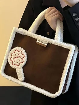 шик зимна пазарска чанта кафяв руно подстригване контраст шевове елегантен дамска чанта просторен стилен бродирани лого мода